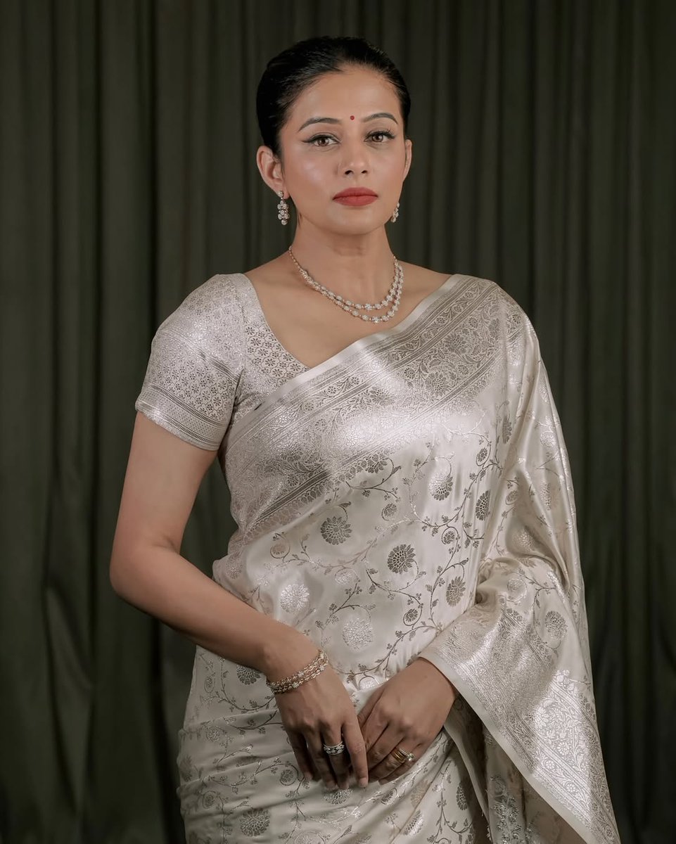 Tesla_ASI's tweet photo. 🎯 #PriyamaniThread 

#Bollywood #Actress #Priyamani New Look https://t.co/OqWc8mI9kE