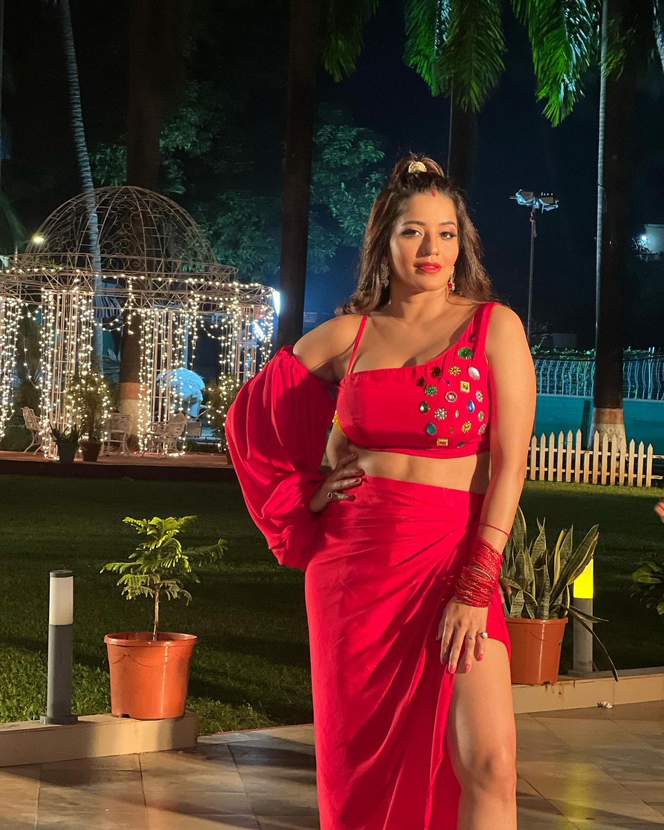 Tesla_ASI's tweet photo. 🎯 #MonalisaThread 

#Bollywood #Actress #Monalisa New Look https://t.co/fzdlYtNQii