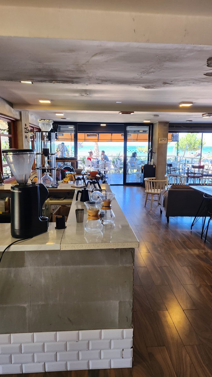 nonymoushack's tweet photo. Coffee shop visited by many beautiful girls?
I had a cup of coffee while trying to figure out why. Now I know what the reason is. If you want to know too, I recommend you see for yourself.
#Dusk #CalmPlace #CoffeeShop #Drinking