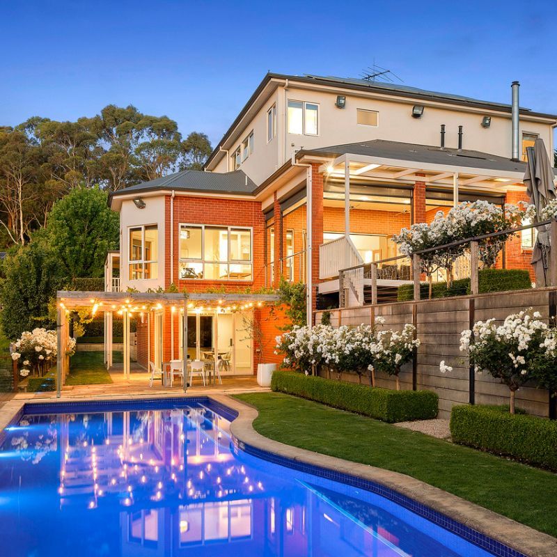 homelycomau's tweet image. Elevated on 4.8 acres with breathtaking valley views, this custom-built home blends grandeur with functionality.

See more: buff.ly/3ZnJMWm
 
Listed by: @toopandtoop_

#crafterswest #valley #custombuilt #adelaidehills #pool #realestate #forsale #wowhomes #homely