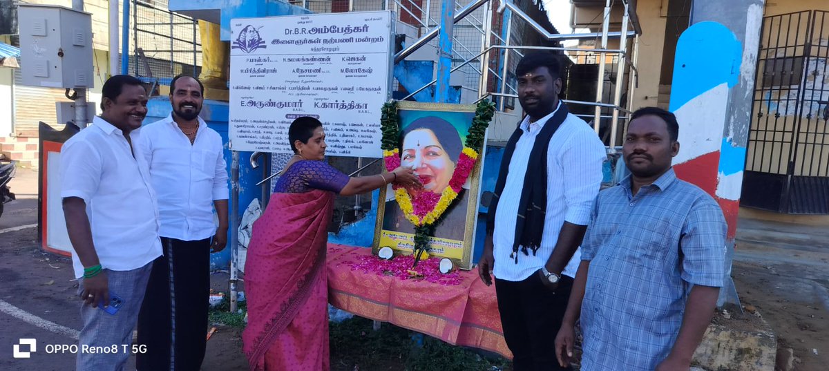 reena_arumugam's tweet photo. *_**_ஆளுமை என்றால் என்றுமே புரட்சித்தலைவி #அம்மா தான்.

வானம் தலையில் இடித்திட போகிறது பார்த்து வா மகளே
நீ வளர்ந்த உயரம் அப்படிப்பட்டது
பார்த்து வா மகளே....!

என்ற வரிகளுக்கு இலக்கணமாய் வாழ்ந்து சென்ற தங்கத் தாய்க்கு புகழ் அஞ்சலி 🙏🙏🙏✌️✌️✌️🌱🌱🌱
_**_* https://t.co/1NR9kCvHqY