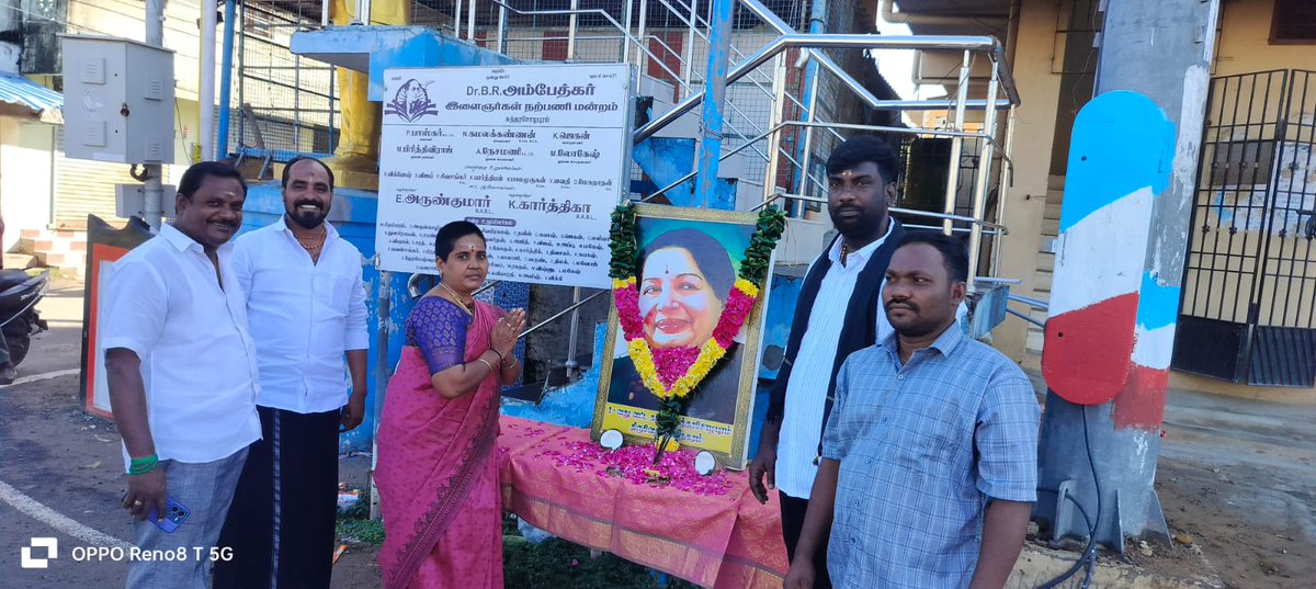 reena_arumugam's tweet photo. *_**_ஆளுமை என்றால் என்றுமே புரட்சித்தலைவி #அம்மா தான்.

வானம் தலையில் இடித்திட போகிறது பார்த்து வா மகளே
நீ வளர்ந்த உயரம் அப்படிப்பட்டது
பார்த்து வா மகளே....!

என்ற வரிகளுக்கு இலக்கணமாய் வாழ்ந்து சென்ற தங்கத் தாய்க்கு புகழ் அஞ்சலி 🙏🙏🙏✌️✌️✌️🌱🌱🌱
_**_* https://t.co/1NR9kCvHqY