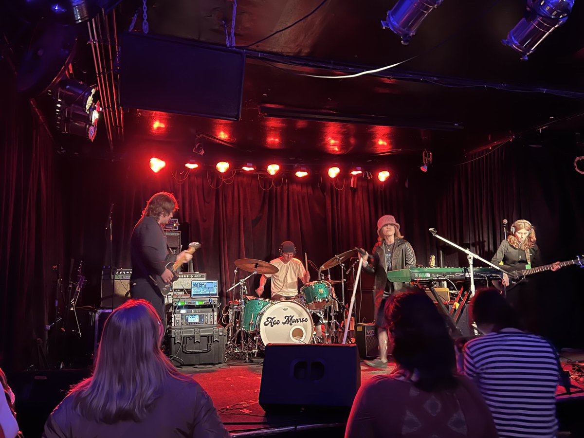 usanachris's tweet photo. Next up at the #BeatKitchen was Maggie’s Miles from Nashville on Wednesday 12/4/24. Maggie was an energetic, passionate & entertaining front woman. Very strong vocalist as the leader of this band too. #LiveMusic #Chicago https://t.co/Hgx5SppxKW