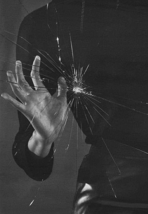 أشد الخذلان ….

أن يخذلك الشخص …

الذي طالما أخبرته عن خذلان الآخرين لك ..!!