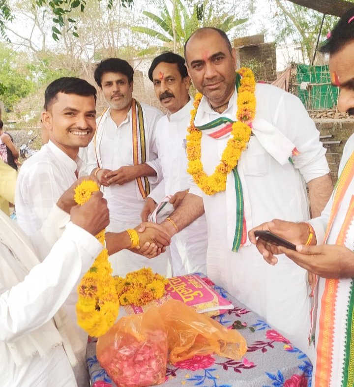 आदरणीय पूर्व कैबिनेट मंत्री एवं पूर्व विधायक महोदय खिलचीपुर *राजा साहब*को जन्मदिन की ढेर सारी शुभकामनाएं एवं बधाई।
<a href="/iPriyavratSingh/">Priyavrat Singh</a>
