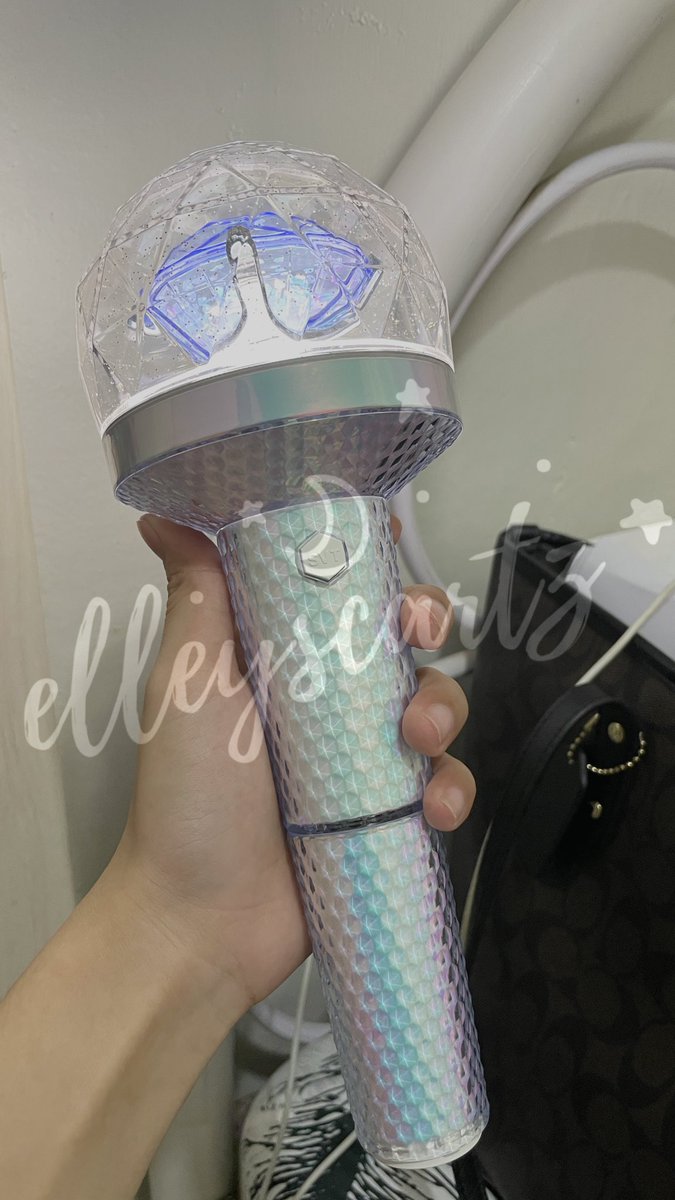 elleyscartz's tweet photo. ꒰ wtr lfr ꒱

✶ seventeen carat bong version ver 2 

𓏔 rental fee: ₱500 

# please help rt! seventeen 17 right here bulacan world tour svt ver bulacan stadium wonwoolightstick for rent willing to rent https://t.co/uWAtLOzzzd