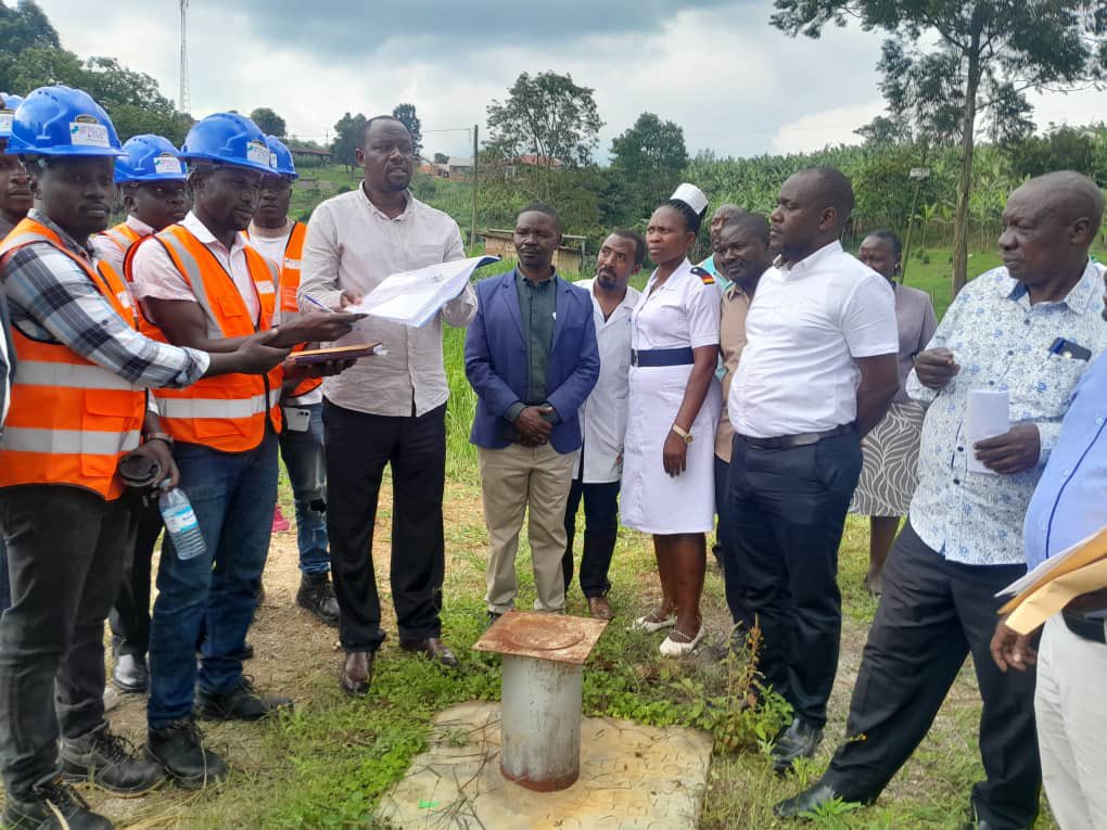 min_waterUg's tweet photo. #MWEworks: @min_waterUg through the Water and Sanitation Development Facility-South West handed over Ishaka Adventist Hospital Water Supply System to M/s Struts and Ties Civil Engineering Contractors Ltd to commence and implement improvement of the Facility. https://t.co/fDNs03TM4s