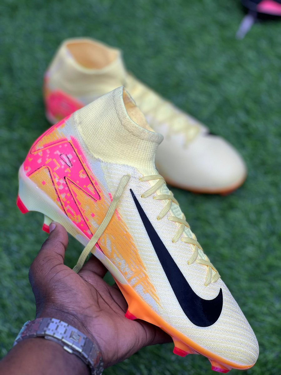 Agnesskanje's tweet photo. Nike Airzoom shingo ndefu na fupi
Price 95,000
Size 40,41,42,43,44,45
0756020399 https://t.co/LwWcyvh3Es