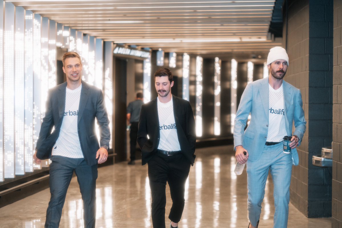 LAKings's tweet photo. LETS GO @LAGalaxy 💙💛 https://t.co/uWaL4kkBkq