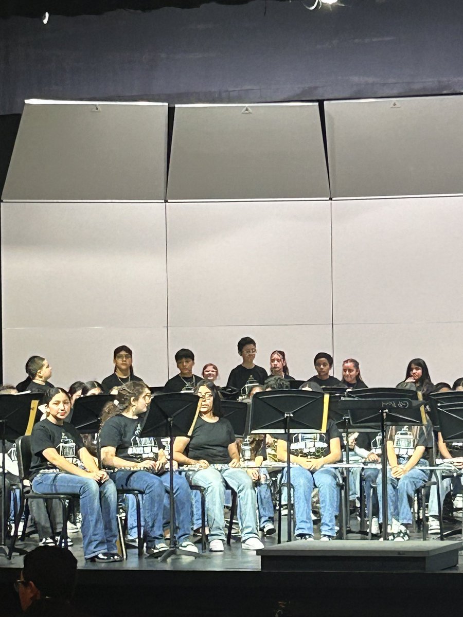 shyan_08's tweet photo. Pickles beginner winter band concert. Had some football family there rooting her on also ♥️ #GPpurpose @Aocho77 https://t.co/BVzqZknZSQ