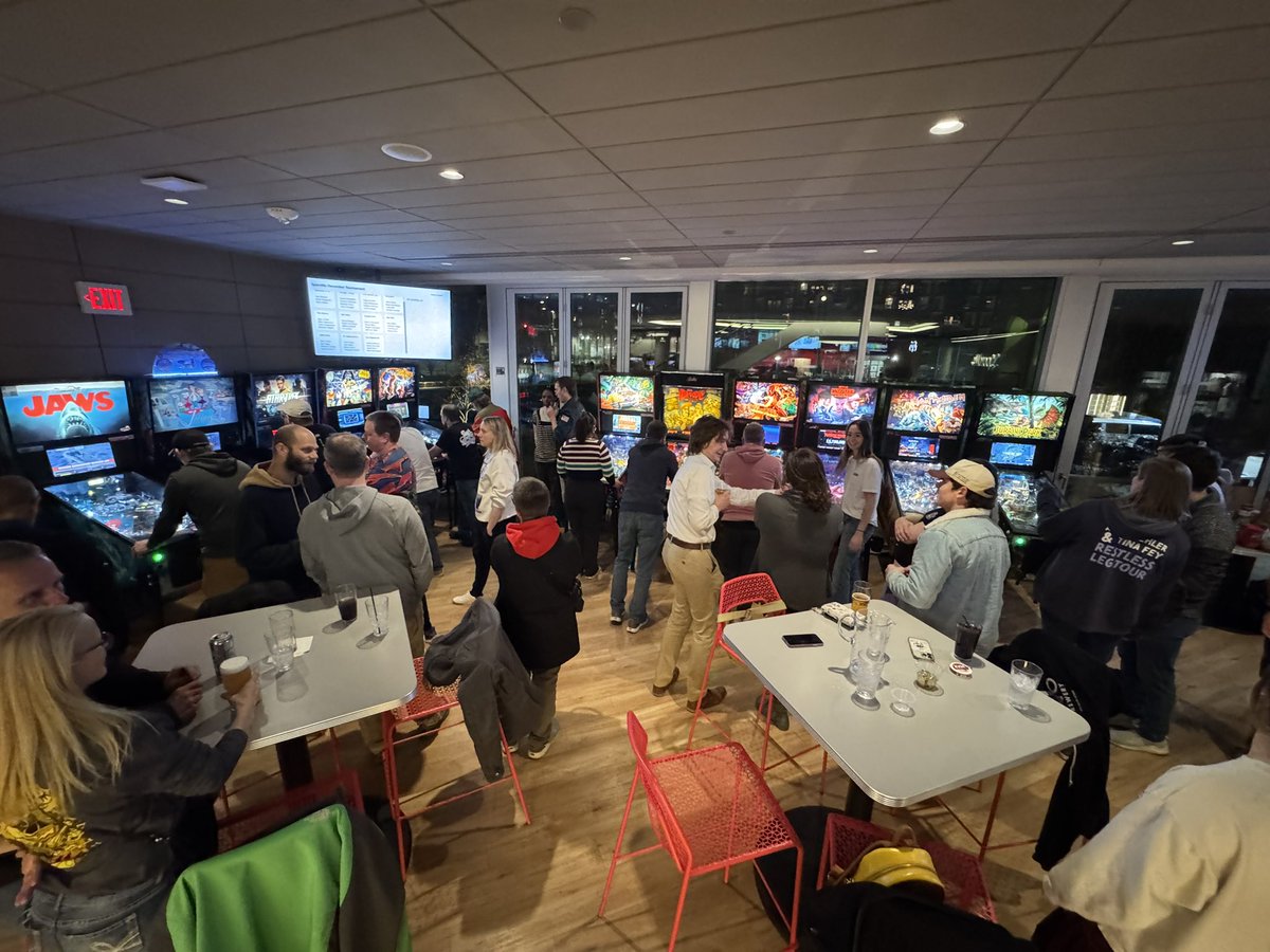 WeBuyPinball's tweet image. 45-person pinball tournament at #SpareMe in Iowa City.