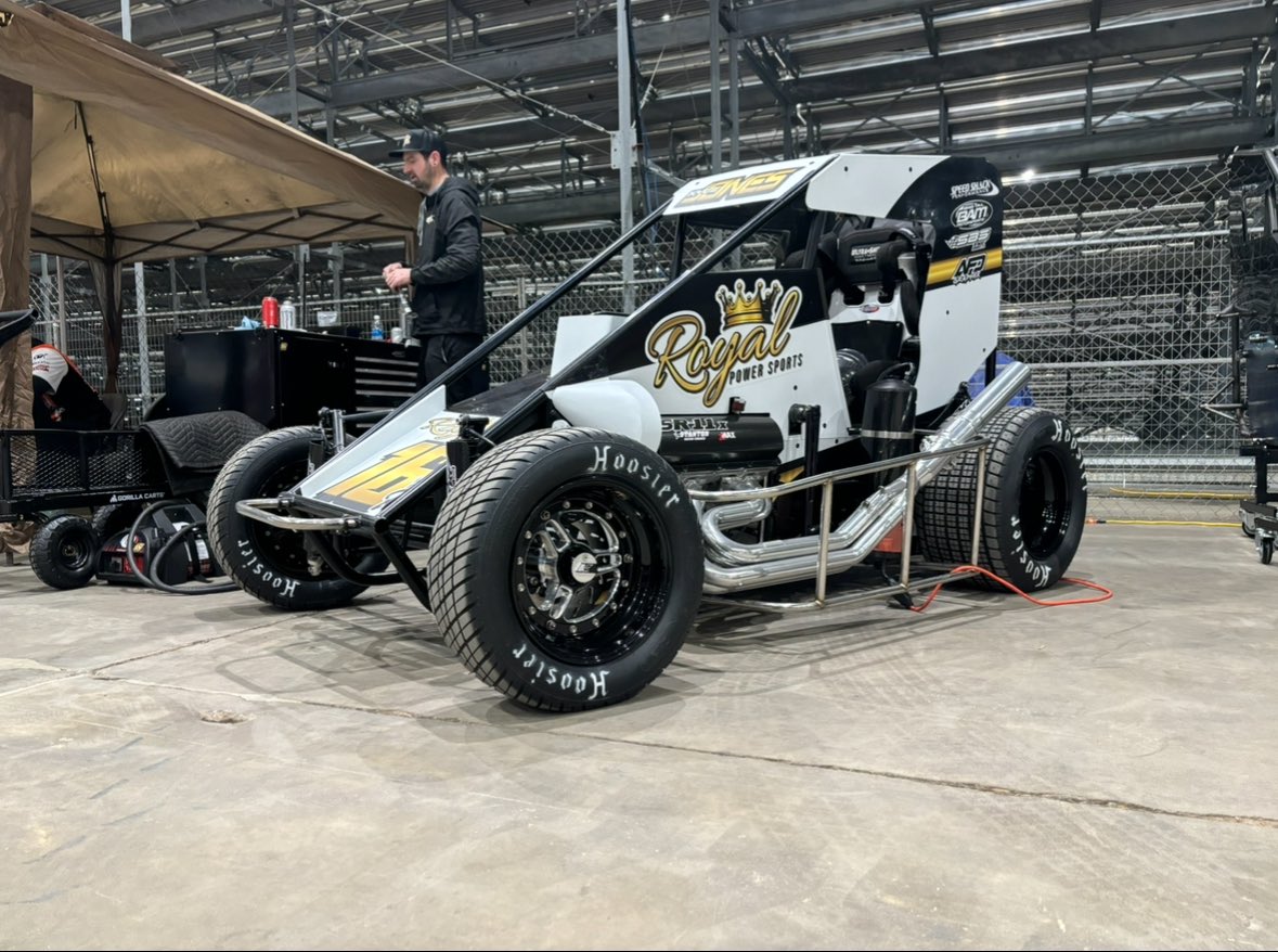 Kyle_Jones04's tweet photo. Officially entered and getting back together with Dan and Royal Power Sports for the 2025 @cbnationals 

You can race our car with the @Xtreme_Outlaw Series that is featured on the new 2025 @outlaws_game Let’s see how fast you are around Chili Bowl! https://t.co/ftu5BBdkug