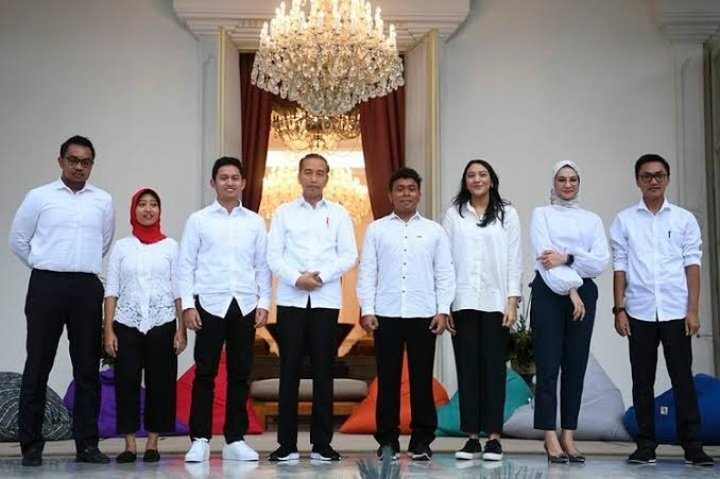 AdamVelcro's tweet photo. Ngemeng² pada kemana ya mereka sekarang? Ada yang tau karya besar mereka apa selama jadi Setap Seus nya Mulyono buat rakyat? Masa di gaji rakyat gada pertanggung jawabannya? 😮‍💨🤦🏻‍♂️ https://t.co/kzCKcvT1io