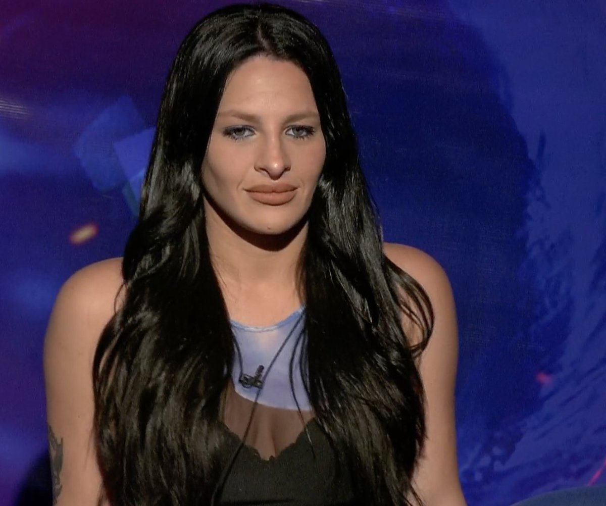 eeemiliano's tweet photo. jenna marshal: le doy dos a alison dilaurentis
#GranHermano https://t.co/onBRECeLYT