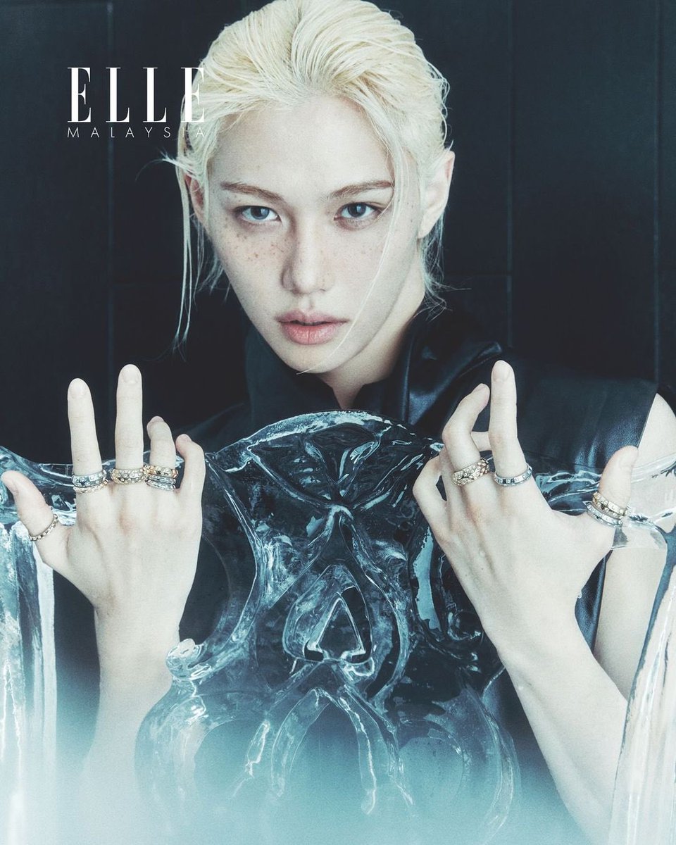 stayvillesnews's tweet photo. NEWS | #Felix will be on the cover of Elle Malaysia for the issue of December!

#FELIXxELLEMalaysia 
#FELIXxLouisVuitton 
#StrayKids #스트레이키즈 
@Stray_Kids https://t.co/sK8ByIQRC4