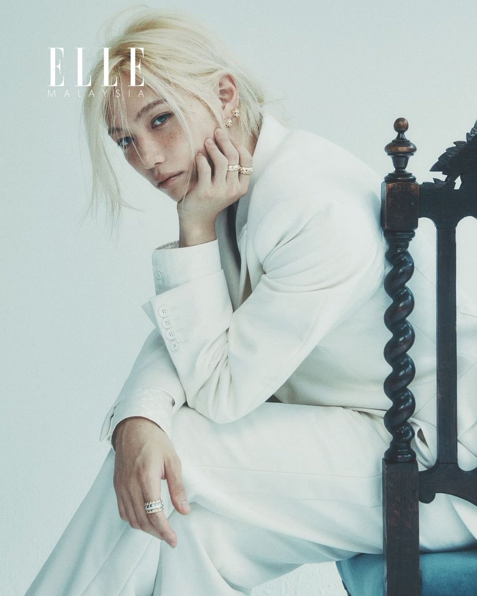 stayvillesnews's tweet photo. NEWS | #Felix will be on the cover of Elle Malaysia for the issue of December!

#FELIXxELLEMalaysia 
#FELIXxLouisVuitton 
#StrayKids #스트레이키즈 
@Stray_Kids https://t.co/sK8ByIQRC4