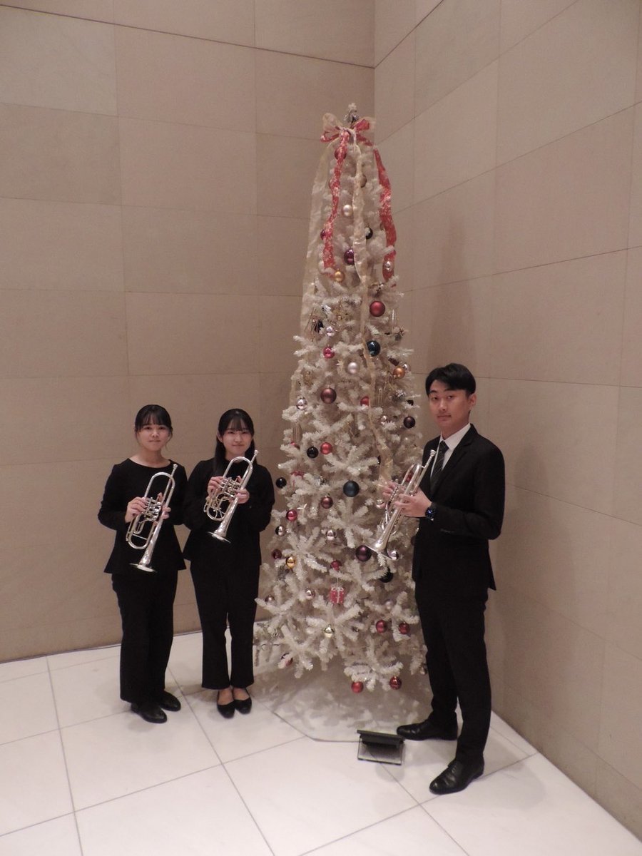 12/1は音大フェスでした！
一枚目は、素敵なファンファーレを作曲してくださった土橋菜実さんと一緒に。
たくさんの温かい拍手とブラボーをいただき、本当に嬉しかったです。
これで今回の第九の演奏はひとまずおしまい。また機会があれば、ぜひ演奏したいと思っています。