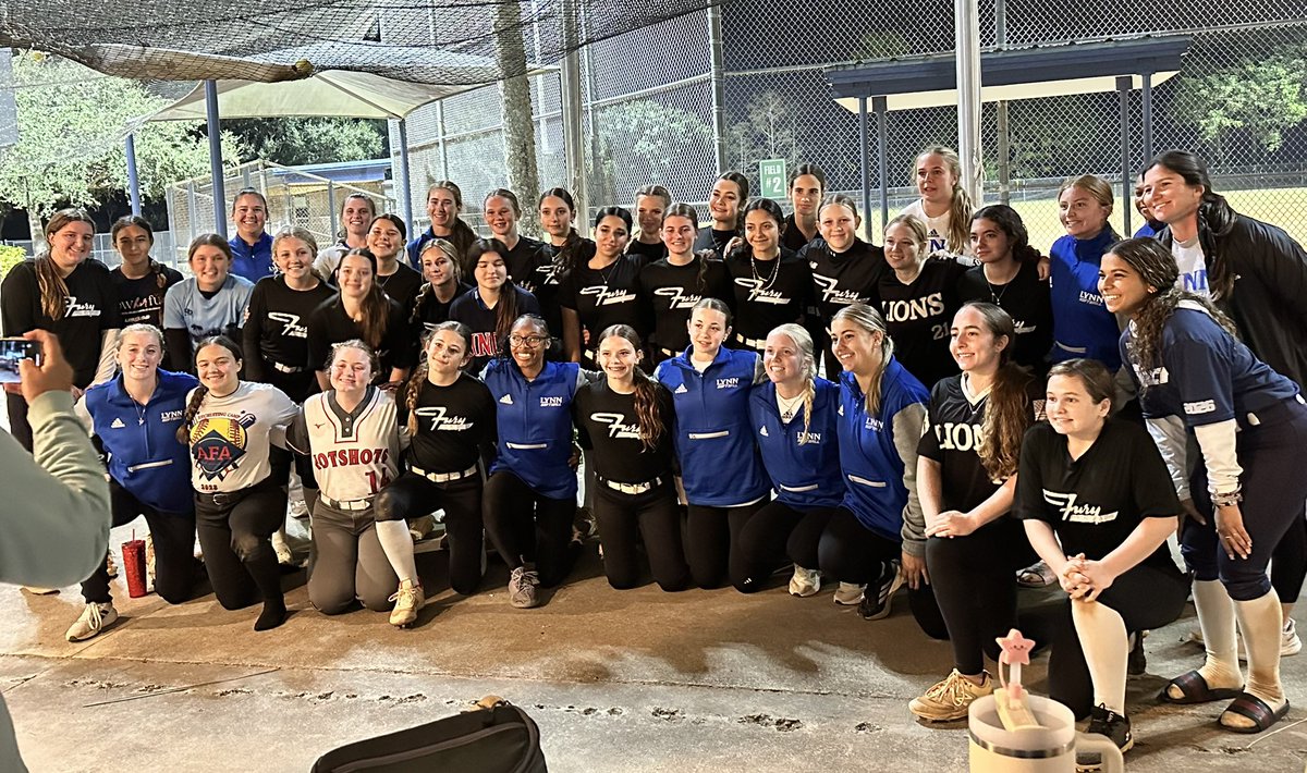 ameliadevo_19's tweet photo. i had a great workout with Lynn and Fury Platinum tonight. thank you coach P , coach McGuire, and all the girls you brought out to spend your time with us! i hope to see you at more camps! https://t.co/ZRDyDHZlTM