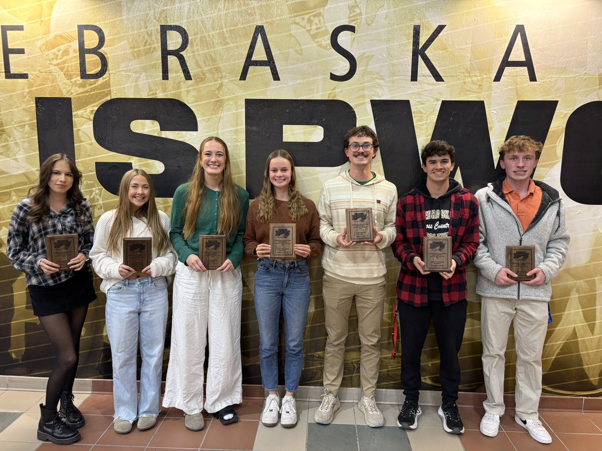 nwutfxc's tweet photo. Wrapped up the Cross Country season tonight with our annual Team Holiday Party! We handed out our team awards and had our white elephant gift exchange!

#nwuxc #pwolfnation https://t.co/h7OSKGNEnC