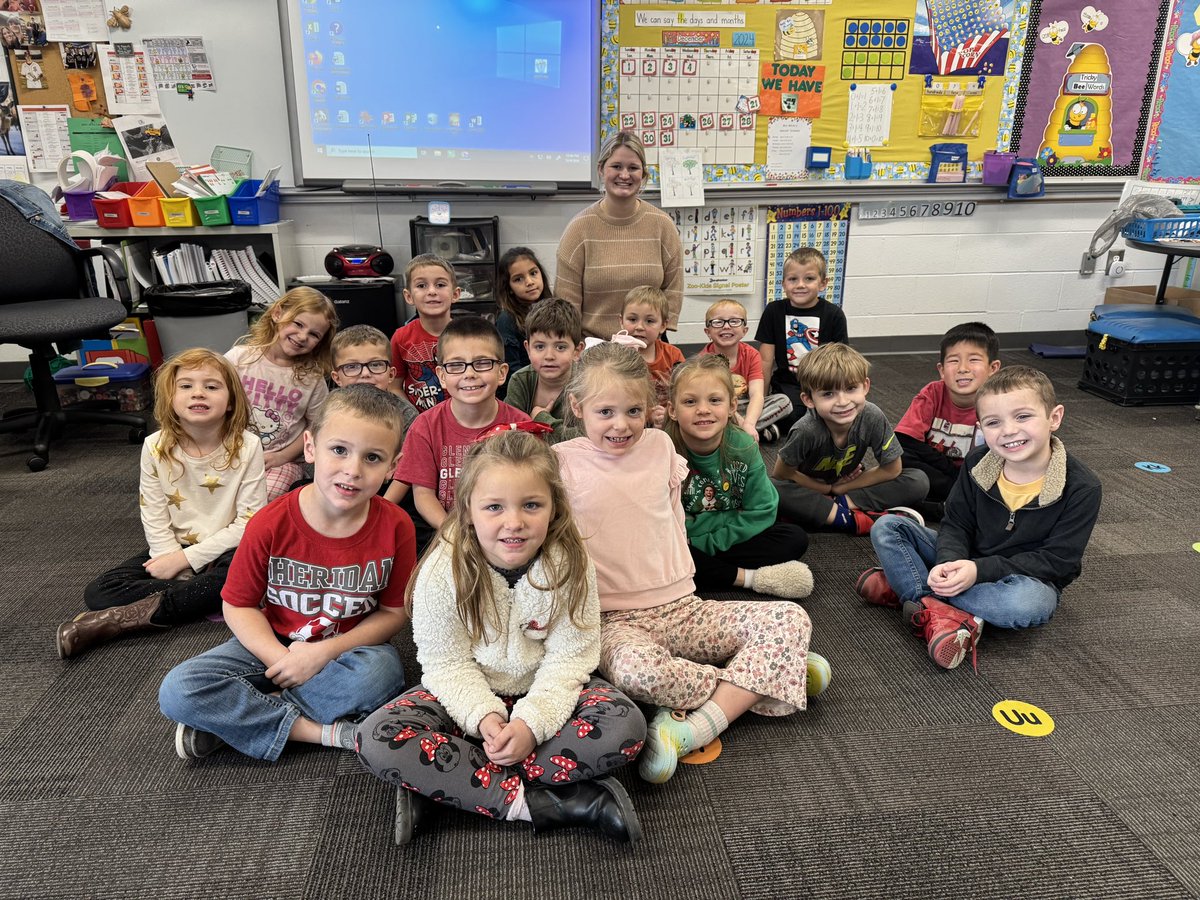 Mrs. White’s class enjoyed their time with their student teacher, Miss Newlon and celebrated her last day with a donut party! 🍩