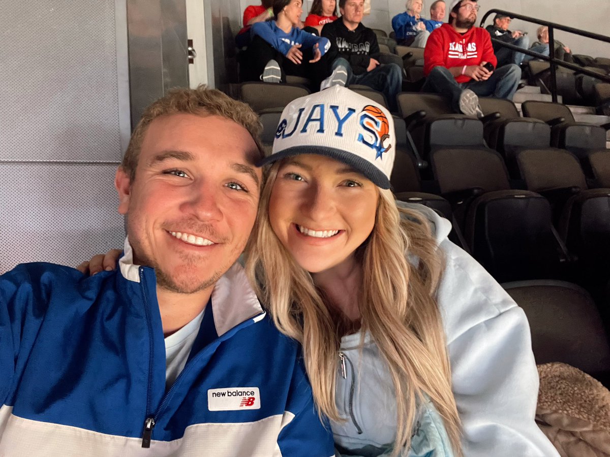 MrsSearlMPS's tweet photo. Let’s #GoJays 🏀🩵 
@mapleSEARLup https://t.co/Q5qTVR2IoJ