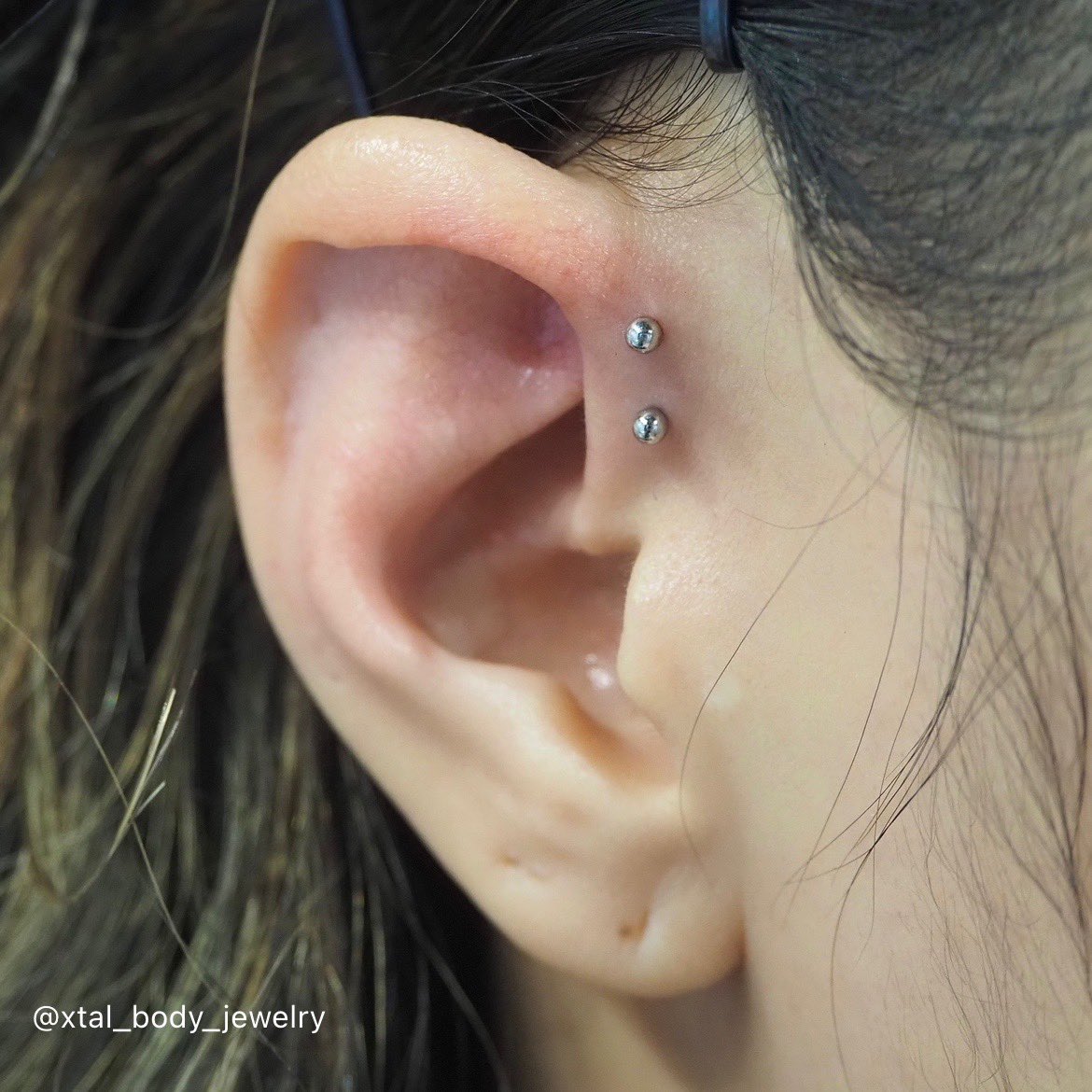 xtalbodyjewelry's tweet photo. 本日も12:00OPENとなります。
お問い合わせはDM、お電話、HPのご予約フォームよりお待ちしております!
フォワードヘリックス
ANATOMETAL / カーブドバーベル
素材 / サージカルステンレス
#奈良 #nara #ボディピアススタジオ #forwardhelix #bodypiercing #bodypierce #ボディピアス #anatometal https://t.co/TdcitXw3TQ