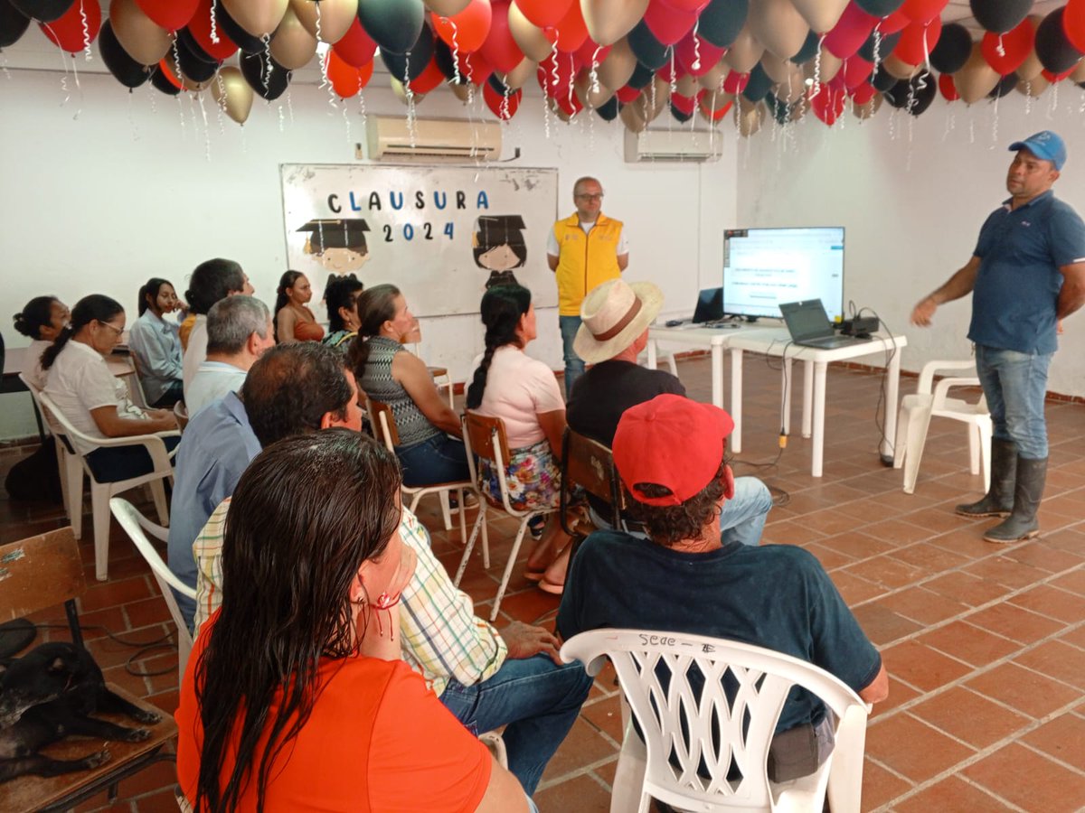 UnidadVictimas's tweet photo. La @UnidadVictmas realizó la jornada de socialización y validación del documento del diagnóstico del daño con el Sujeto de Reparación Colectiva Comunidad del Centro Poblado de Uribe Uribe, en Lebrija, Santander. https://t.co/5rQft3cuII