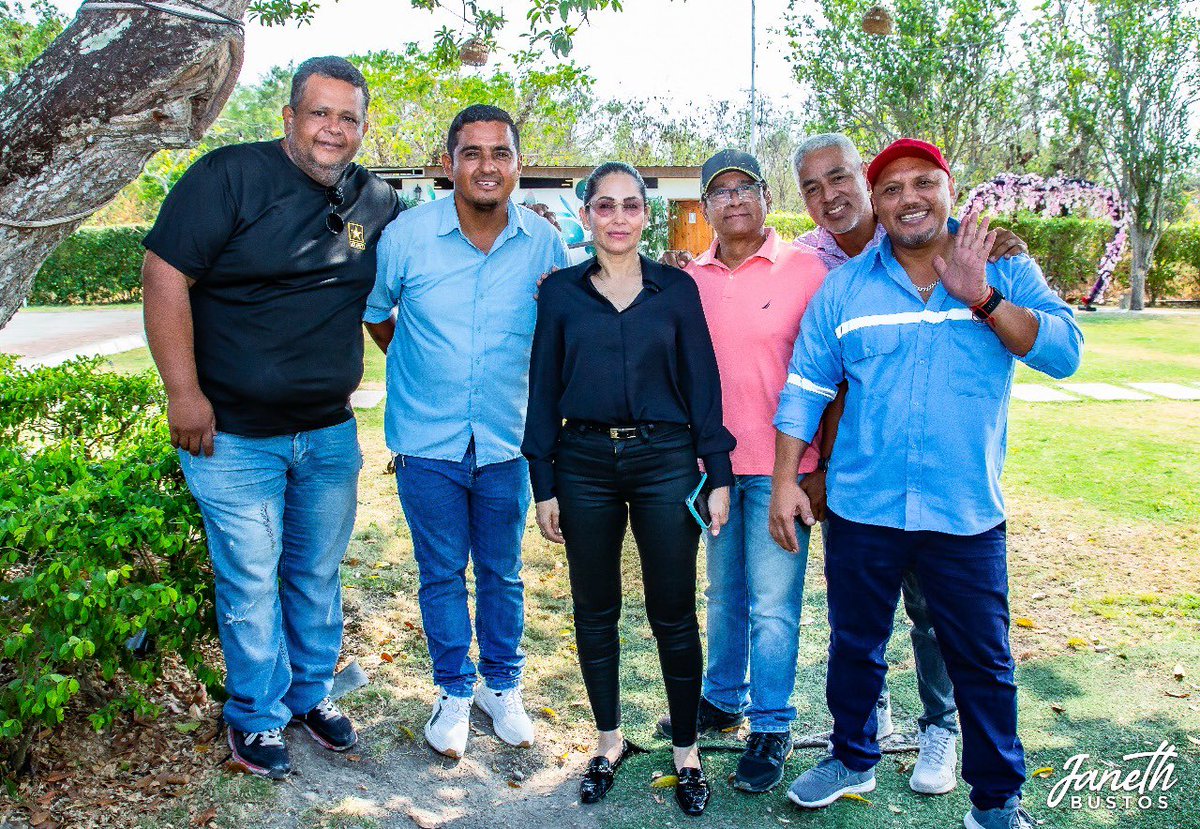 RC5Esmeraldas's tweet photo. @LuisaGonzalezEc no solo nos visitó, nos escuchó. Su propuesta de seguridad nos llena de esperanza para vivir en paz, en Esmeraldas y todo Ecuador. ¡Gracias, Luisa, por tu compromiso y amor por la patria! 🇪🇨
#GraciasLuisa #EsmeraldasTeAbraza #SeguridadYProgreso #LuisaNosUne https://t.co/GqbjxQ0yWc