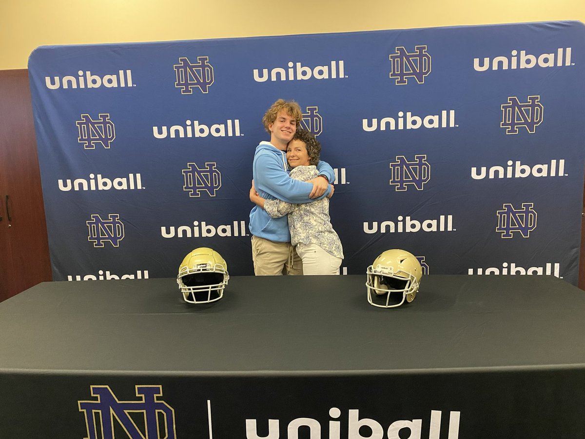 Put it on paper!! We’re locked in!
<a href="/CULionsFB/">Columbia Football</a> 
LA ➡️NY 
4DC