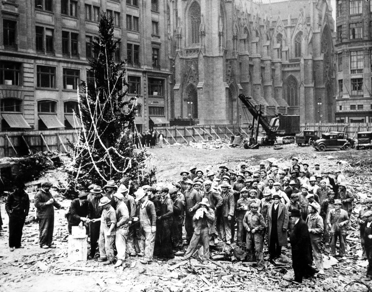 newyork_noir's tweet photo. The very first Rockefeller Center Christmas tree, 1931. https://t.co/PqobMyBCrn