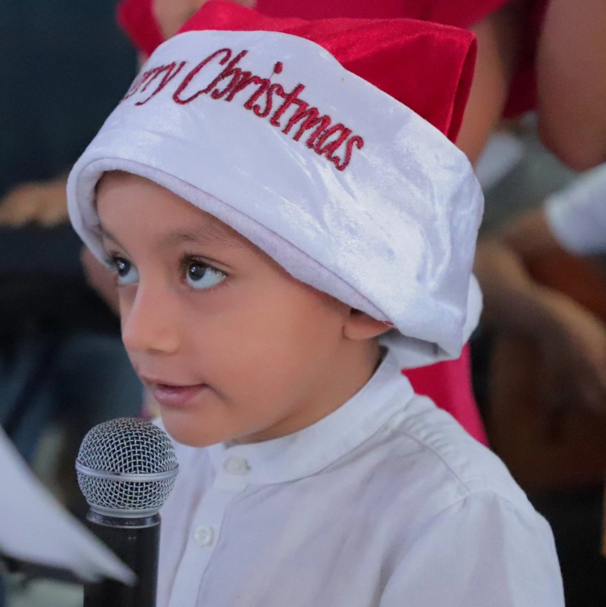 oscaropa's tweet photo. Y los más pequeños de la Familia #UNIPAZ, fueron los protagonistas del 3 día de la Novena de Navidad. Con cada canto, plegaria, mirada y gesto, nos recordaron que, cada uno lleva aún, su niño interior, y por eso debemos seguir cuidándolo y confiar en que, cada acto de amor https://t.co/VpWuN9DGle