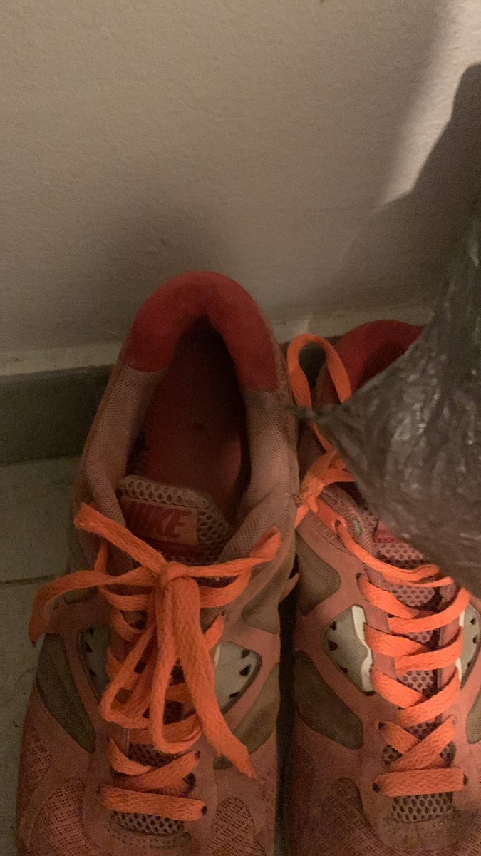 #ADIOSRADIOATP <a href="/nsqkk/">nsqk</a> no tengo mamá conmigo pero si zapatos 😔🤓
