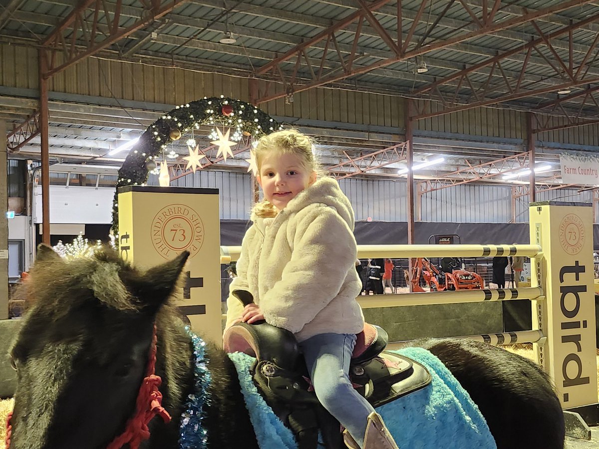 AldergroveStar's tweet photo. Thunderbird Show Park in #Langley is hosting its soft opening tonight of its Christmas in the Country event. Opens tomorrow Dec. 5 until 29th. https://t.co/NmOw7gKx8f