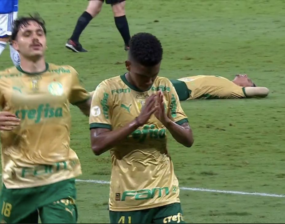 paulasantiago03's tweet photo. Teve mais respeito pelo cabuloso, que essas carniças que estão recebendo milhões e não fazem nada! https://t.co/9nE9FFLVSg