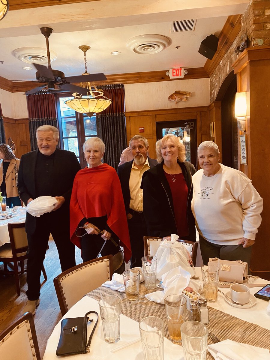 Today was Falcon Family Holiday gatherings… lunch at Papadeauxs with the regular 3rd Wednesday group and the annual linebackers party at Bench Warmers… always great to be with Family…😊🙏❤️