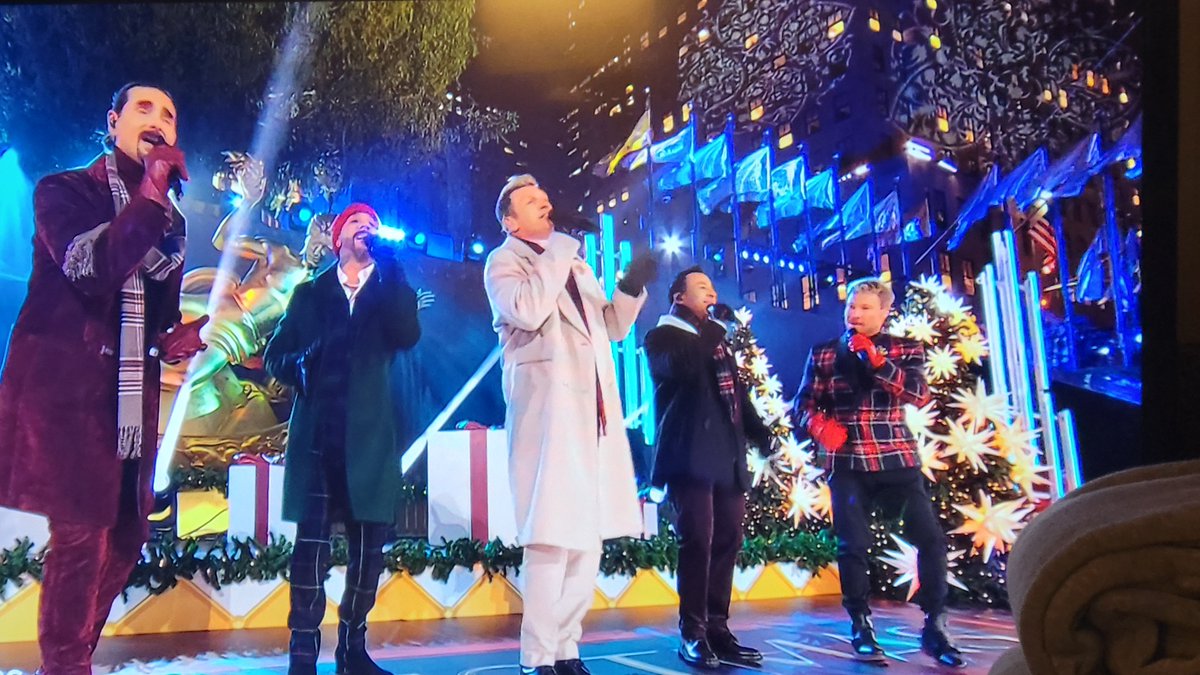 stack_attack27's tweet photo. The Backstreet Boys sound better than ever 🔥 New tour/Christmas special when?!!
#RockefellerTreeLighting https://t.co/60Vz5oFG55