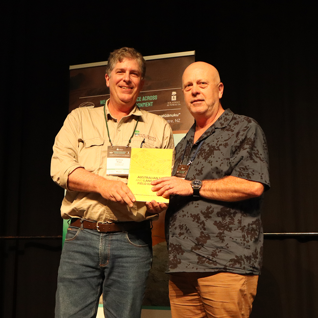 We love celebrating new releases! 🥳

Dr Andrew Biggs and Dr Darren Kidd launched the new fourth edition of the Australian Soil and Land Survey Field Handbook yesterday at the #SoilsRotorua2024 joint conference – how exciting!

#WorldSoilDay #Soils #SoilScience #YellowBook