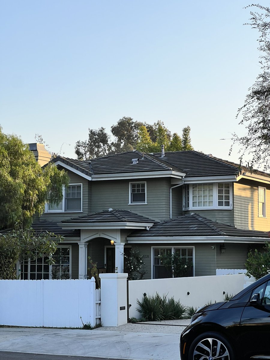 Briannerb's tweet photo. Busqué las ubicaciones en google maps de cada una de las casas de Modern Family? Si https://t.co/dKb9h2fo2D
