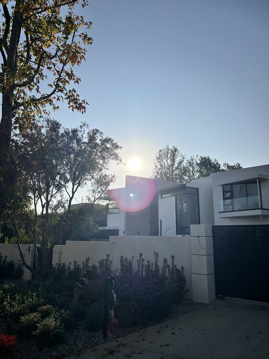 Briannerb's tweet photo. Busqué las ubicaciones en google maps de cada una de las casas de Modern Family? Si https://t.co/dKb9h2fo2D