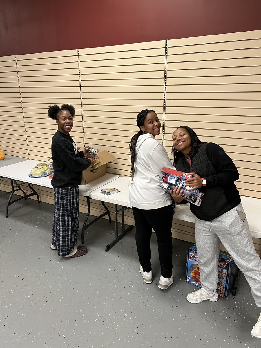 MustangWBB's tweet photo. Tonight, the varsity team went to the Santa’s Toy Shoppe to sort out the toys! We were told heart warming stories about how we are a small part of making someone’s Christmas dream come true. What a blessing it is to bring people a holiday cheer! #GID #BDM 

@MHSBroncoSports https://t.co/RUyhpITkbi