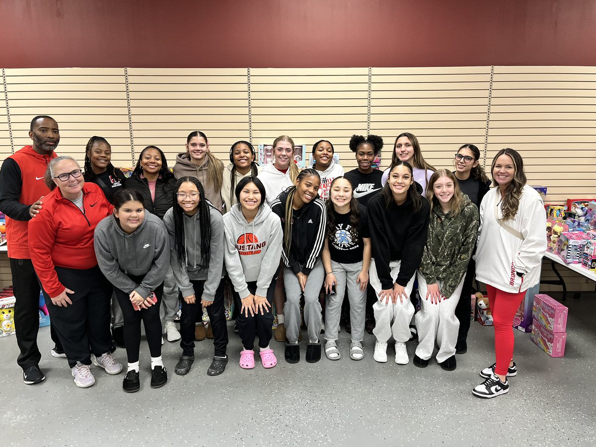 MustangWBB's tweet photo. Tonight, the varsity team went to the Santa’s Toy Shoppe to sort out the toys! We were told heart warming stories about how we are a small part of making someone’s Christmas dream come true. What a blessing it is to bring people a holiday cheer! #GID #BDM 

@MHSBroncoSports https://t.co/RUyhpITkbi