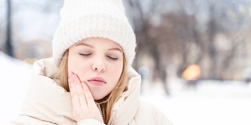 Winter and tooth sensitivity aren’t the best combo! Discover the science behind why cold weather makes teeth hurt and easy ways to soothe sensitivity this season. bit.ly/3YVsvSV

#OralHealth #ToothSensitivity #ColdWeather