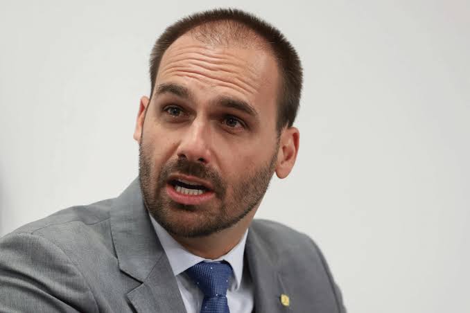 BrasilPost13's tweet photo. URGENTE:
Eduardo chora, se finge de flora, e diz que Lula é o culpado de Donald Trump não ter convidado Bolsonaro para posse ... 👇 https://t.co/Rxhhei7EYO