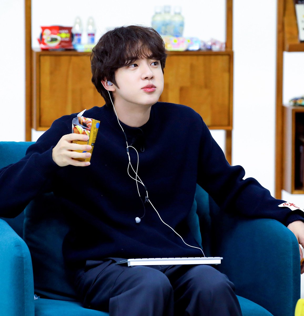 _columbin3's tweet photo. Happy Birthday Jin 💜💜💜
#SeokjinHappyBday  #HappyBirthdayJin #HappyBirthdayJin 
@BTS_twt https://t.co/CTkowVh01f