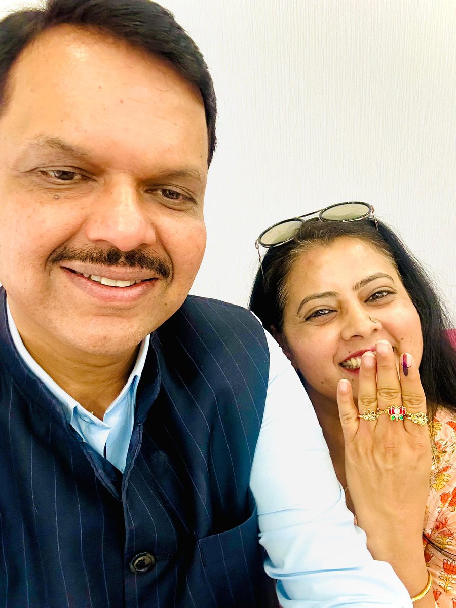 SunainaHoley's tweet photo. Through Thick & Thin ♾️ 

Thank you for always having my back @Dev_Fadnavis Dada ❤️

Words fall short to describe the journey of last 5 years but to sum it up in short, PATIENCE IS THE KEY & ULTIMATELY THE TRUTH WINS 🪷✌️🪷

अपना टाईम आयेगा से अपना टाईम आगया का सफर तय किया है अपुन ने 💥🥳🔥

#DevaBhauReturns
