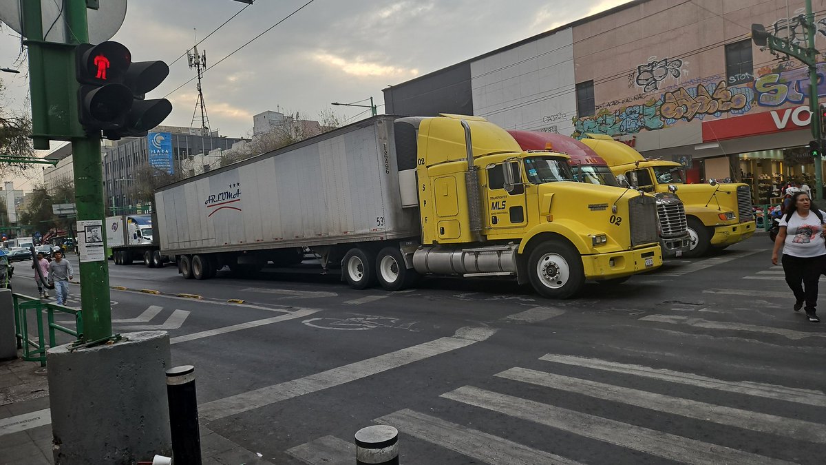wolfie010's tweet photo. @trafico889 Es correcto sobre eje central https://t.co/htMd5jvuIX