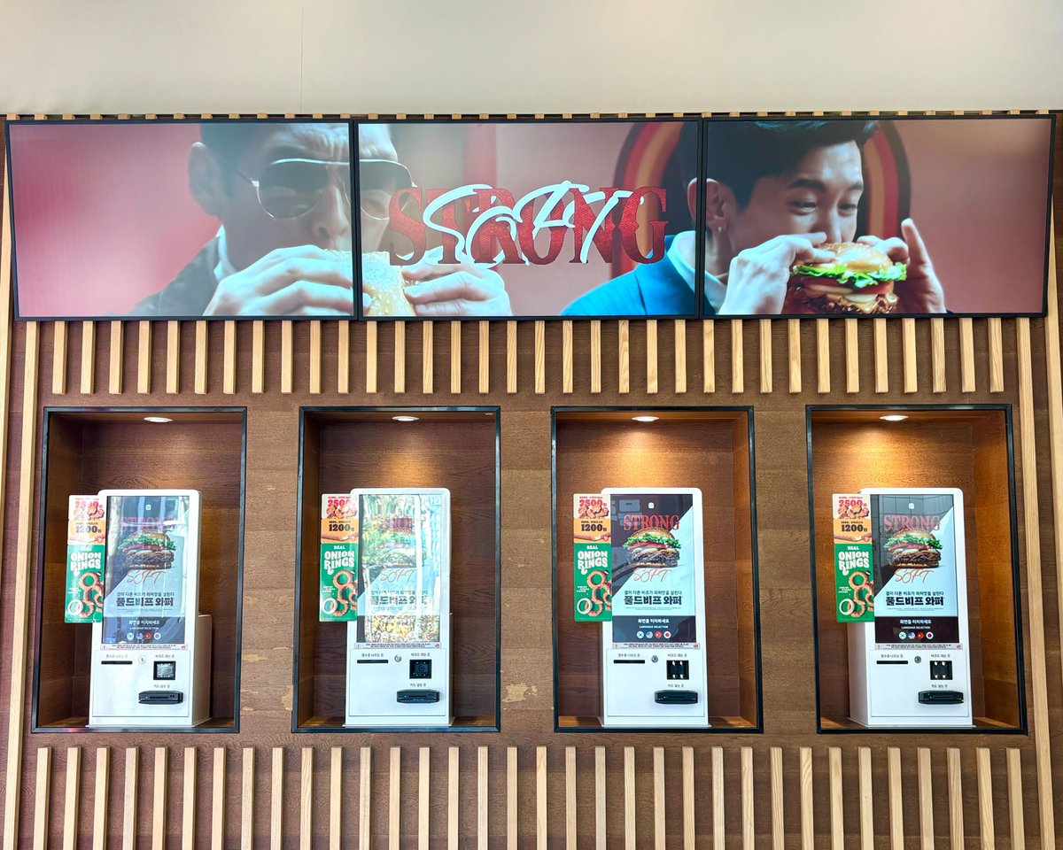 BurgerKing_KOR's tweet photo. NEW 풀드비프 와퍼 후기🍔

-와퍼의 정석 불맛 가득 와퍼 패티와
-수비드로 고깃결이 살아있는 풀드비프에
-새콤한 리치 브라운 소스를 더해
-풍부한 고기향이 입안 가~득
-이번 연말 와퍼는 이거다.

#RT = #버거킹상품권 2만 원권, 10명 https://t.co/wTz4LeK65B