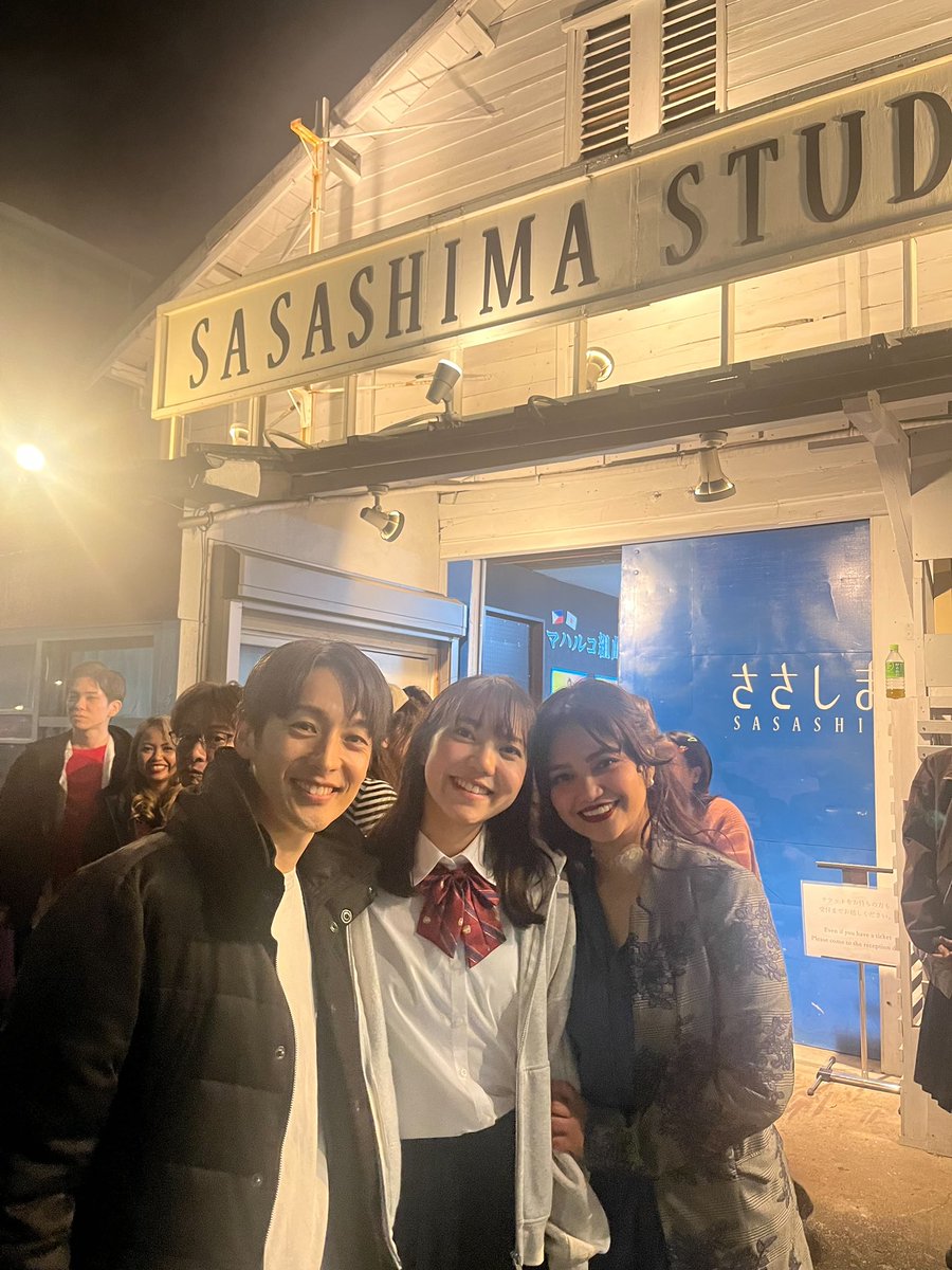 shuri_0046's tweet photo. #マハルコ組曲 思い出①
歌の自主練したりたくさん時間を過ごした伊藤家３人

優しくていつも気にかけてくれるステフ。人として役者として常に背中を見せてくれる玄ちゃんさん。本当に親みたいにたくさん成長させてくれてありがとう😭💕

３人でいるうちに玄ちゃんさんの英語がどんどん上手くなった😳 https://t.co/jWosMXpOdn