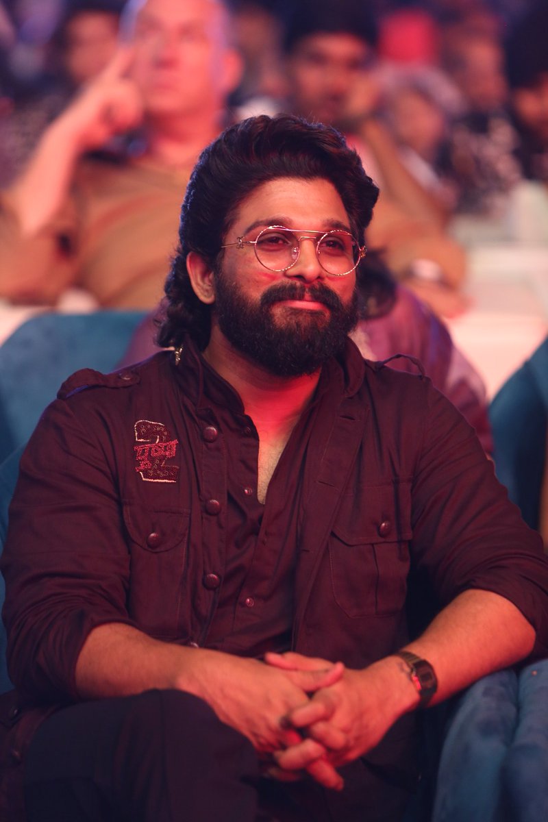 SidharthkaFan's tweet photo. Just watched Pushpa 2, & wow, what a masterpiece! 🔥 Allu Arjun is unstoppable, & Sukumar nails it with the perfect mix of action, drama, & style. The music, the storyline—everything's a treat! 🌟 Solid 4/5..
#Pushpa2
#AlluArjun #Sukumar
#WildfirePuspha
#Pushpa2TheRule https://t.co/2i9E7xBSn9