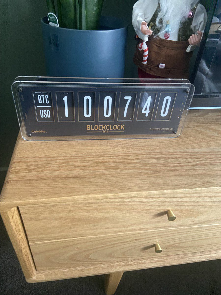 PaddyNZ77's tweet photo. @theBLOCKCLOCK @Coinkite Crisis diverted and no Y2K event. We simply drop that silly $ sign. It’s a thing of beauty. https://t.co/GvMiu3sm13